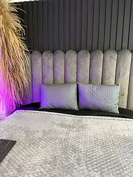 Nanda vixen  online show from April 19, 2026, 11:29 pm