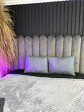 Nanda vixen  online show from April 21, 2026, 1:42 am