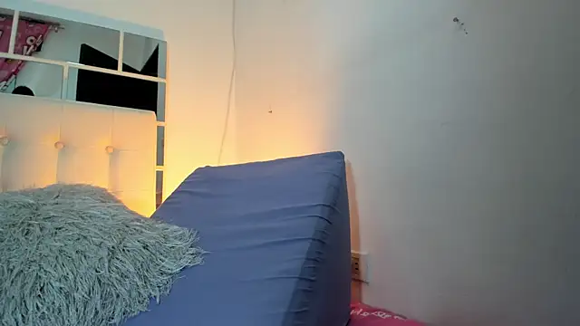 MiaEvans0 online show from May 25, 2026, 6:58 pm