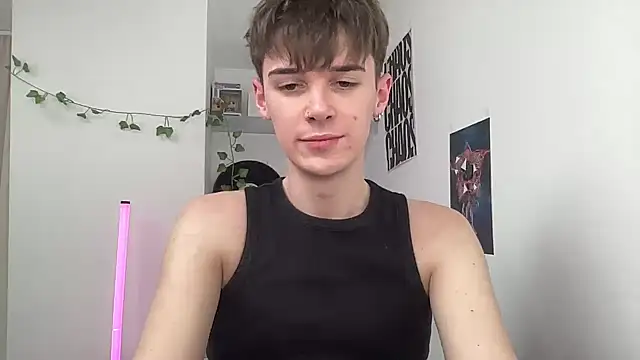 Snapshot of YourMilkyGuy chatting on June 1, 2026, 1:35 pm YourMilkyGuy online show from June 1, 2026, 1:35 pm