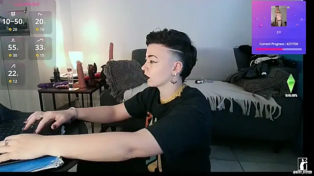 kittyfitty29 online show from April 22, 2026, 8:32 pm