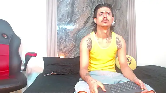 Damian-and-Camerum online show from April 23, 2026, 3:19 am