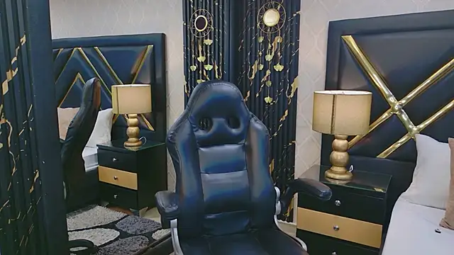 LaurenHazell online show from April 22, 2026, 3:31 am