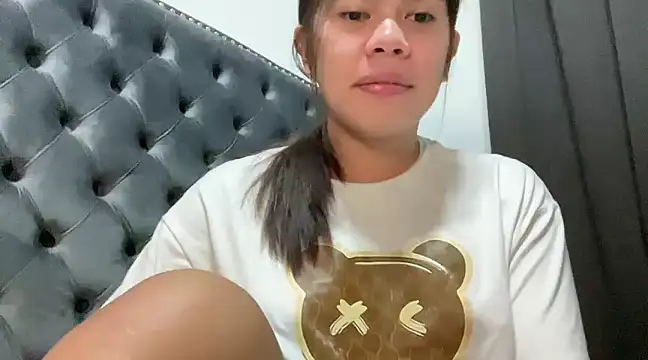 Snapshot of Mooree_naba chatting on February 9, 2025, 10:21 pm Mooree naba online show from February 9, 2025, 10:21 pm