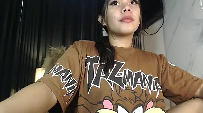 Snapshot of Mooree_naba chatting on March 1, 2025, 10:53 pm Mooree naba online show from March 1, 2025, 10:53 pm