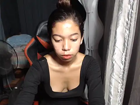 urgirlyflor online show from March 24, 2026, 1:16 pm