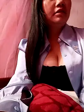 lisn-cute online show from April 19, 2026, 1:32 pm