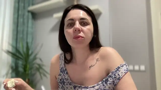 Darsy Rox online show from April 6, 2026, 3:26 am