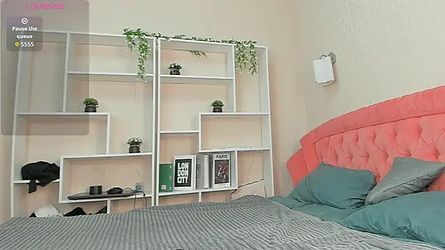 JennyferMore online show from April 5, 2026, 8:06 pm