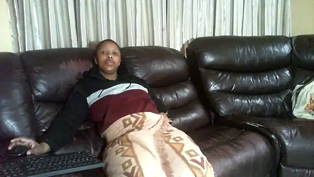 Caramel-Diva online show from April 17, 2026, 5:49 pm