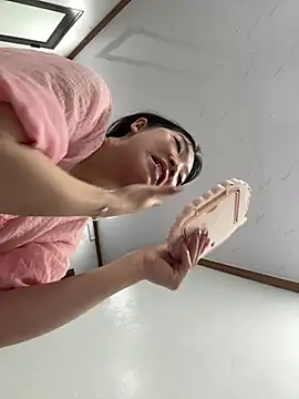 cuty lusy online show from February 27, 2026, 3:39 am