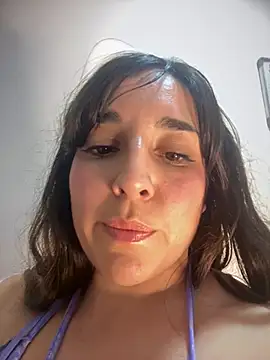 Snapshot of Latinaelisa chatting on May 2, 2026, 5:01 am Latinaelisa online show from May 2, 2026, 5:01 am