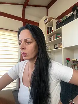 Snapshot of MiriamDelyn chatting on April 23, 2026, 2:19 pm MiriamDelyn online show from April 23, 2026, 2:19 pm