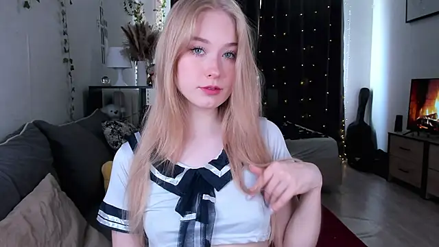 Snapshot of AmyLouWood chatting on July 20, 2026, 11:34 am AmyLouWood online show from July 20, 2026, 11:34 am