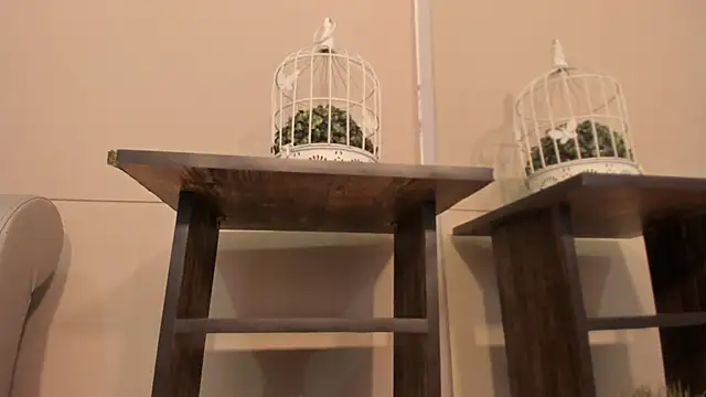 luna bradley  online show from April 20, 2026, 12:19 pm