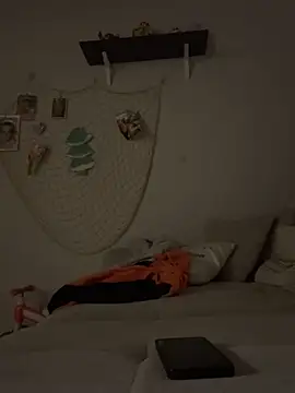 LaraHolt online show from March 6, 2026, 9:00 pm