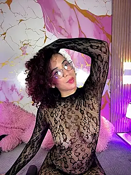 Woo isDaphne online show from April 10, 2026, 10:58 pm