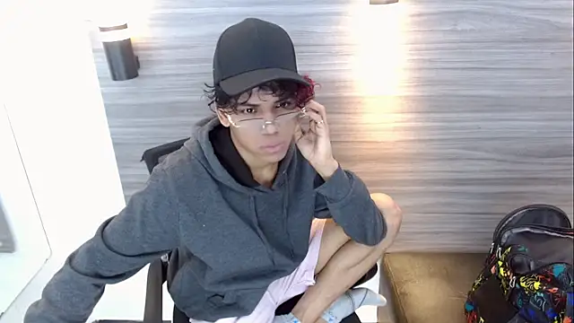 DaviidBuckx  online show from April 21, 2026, 2:04 am