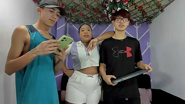 Lizeth hot2002 online show from March 4, 2026, 1:22 am