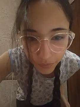 isaaabelaaa online show from March 7, 2026, 11:40 am