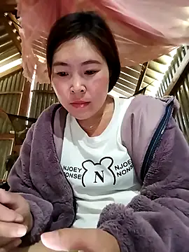 Yiyoongg online show from February 15, 2026, 4:31 am