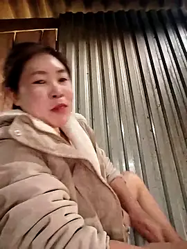 Yiyoongg online show from March 4, 2026, 2:39 am