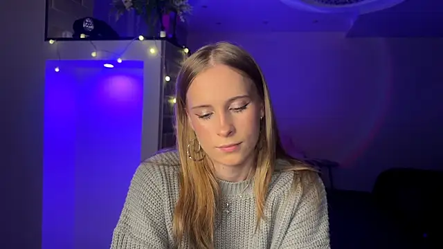 Snapshot of amily_sunray chatting on August 3, 2026, 7:28 pm amily sunray online show from August 3, 2026, 7:28 pm