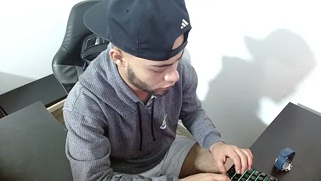 Xanderstone00 online show from February 10, 2026, 6:28 am