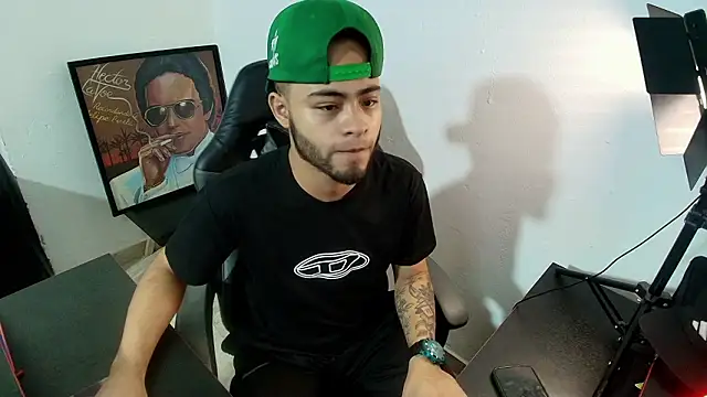 Xanderstone00 online show from February 13, 2026, 9:44 pm