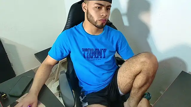 Xanderstone00 online show from February 16, 2026, 6:48 pm