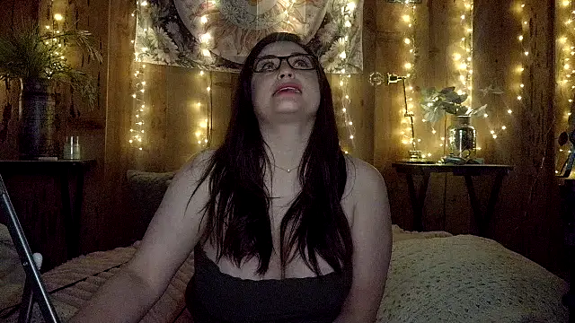 Snapshot of VelvetBrunetteXo chatting on April 26, 2026, 11:52 am VelvetBrunetteXo online show from April 26, 2026, 11:52 am