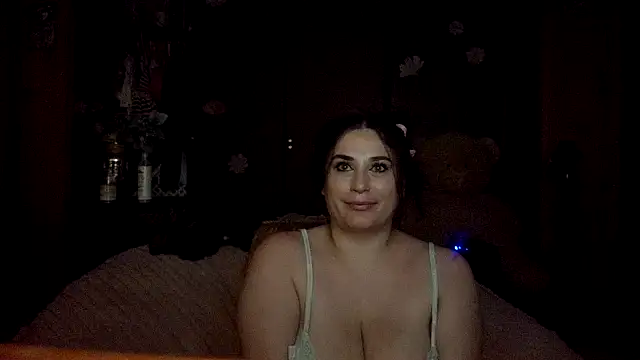 Snapshot of VelvetBrunetteXo chatting on June 5, 2026, 8:20 am VelvetBrunetteXo online show from June 5, 2026, 8:20 am