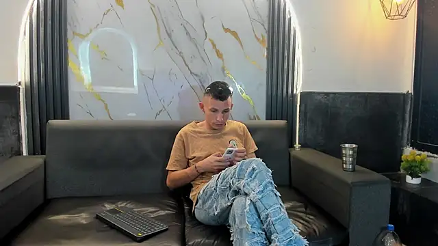 Isaak 26 online show from March 29, 2026, 7:25 pm