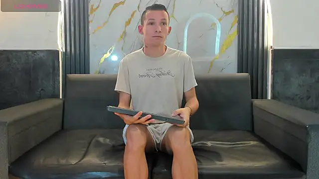 Isaak 26 online show from April 20, 2026, 6:09 pm