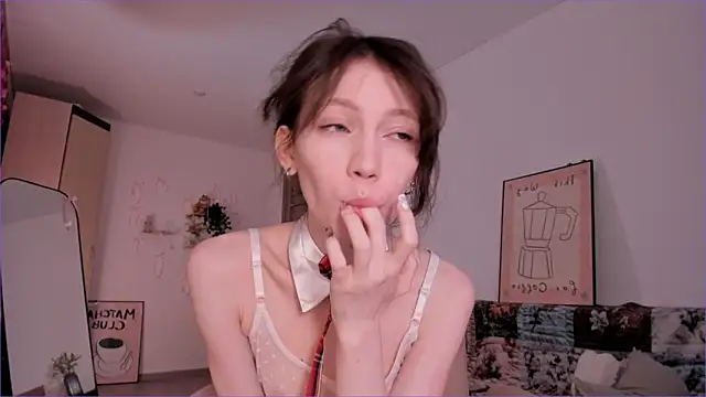 MiaPimmy online show from April 19, 2026, 4:12 am