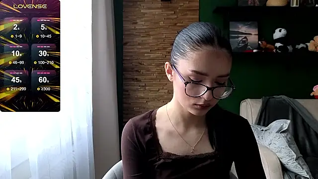 Whitney11 1131 online show from February 23, 2026, 7:06 am