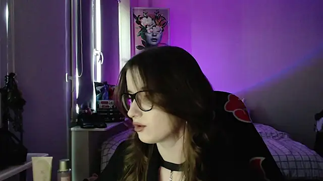 LunaXcherry online show from April 21, 2026, 5:06 pm