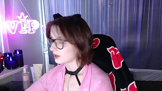 Snapshot of LunaXcherry chatting on July 13, 2026, 5:38 pm LunaXcherry online show from July 13, 2026, 5:38 pm