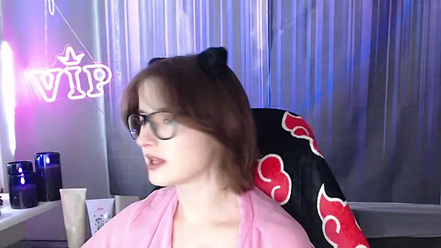 Snapshot of LunaXcherry chatting on July 23, 2026, 4:49 pm LunaXcherry online show from July 23, 2026, 4:49 pm