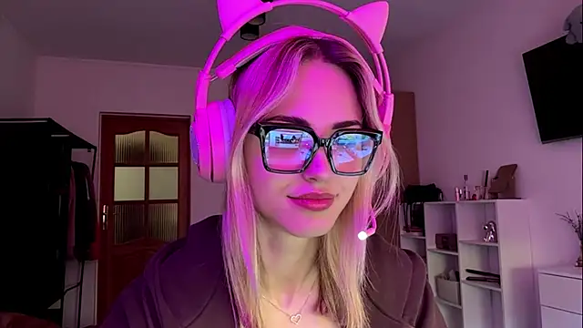 Snapshot of Evva_mayy chatting on May 15, 2026, 6:20 am Evva mayy online show from May 15, 2026, 6:20 am
