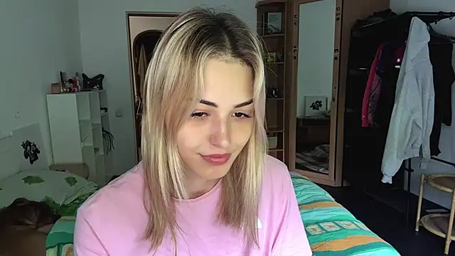 Snapshot of Evva_mayy chatting on June 7, 2026, 6:28 am Evva mayy online show from June 7, 2026, 6:28 am
