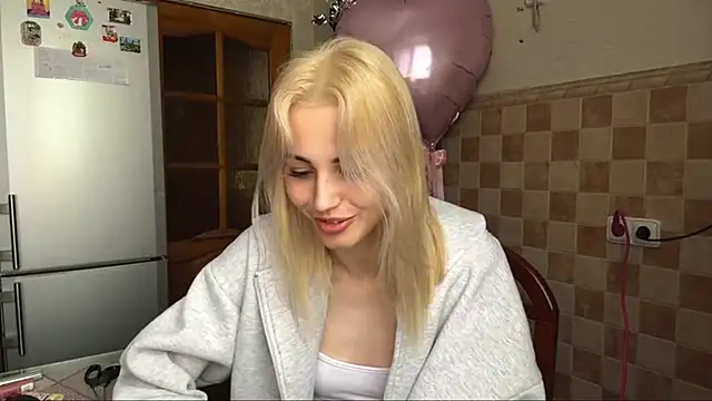 Snapshot of Evva_mayy chatting on June 18, 2026, 7:41 am Evva mayy online show from June 18, 2026, 7:41 am