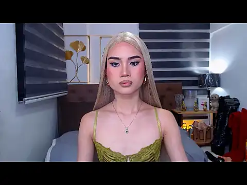 JuicyCockThea online show from April 21, 2026, 12:11 pm