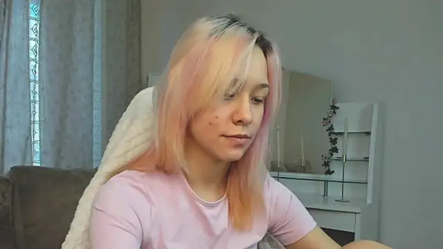 EmilyTrase online show from April 22, 2026, 1:19 am