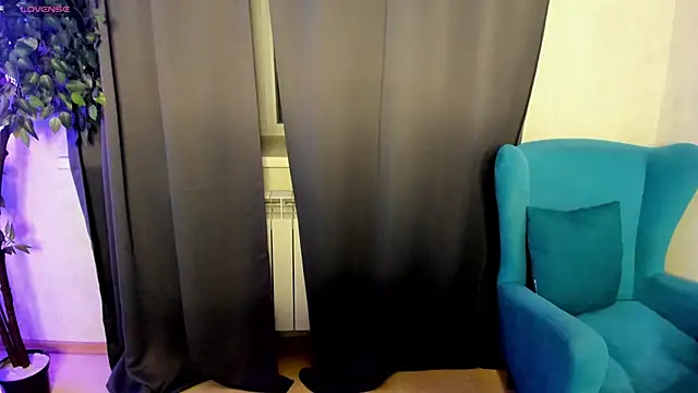 Snapshot of little__isabel chatting on May 3, 2026, 8:09 am little isabel online show from May 3, 2026, 8:09 am