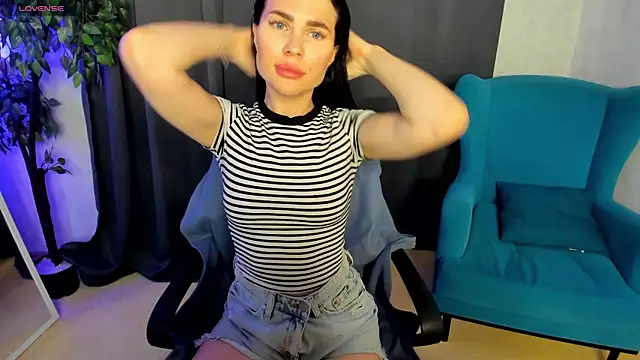 Snapshot of little__isabel chatting on July 2, 2026, 8:09 am little isabel online show from July 2, 2026, 8:09 am