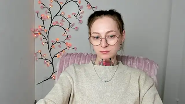 Esmi Winter online show from April 19, 2026, 11:31 am