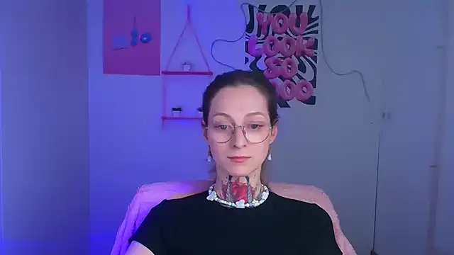 Esmi Winter online show from April 20, 2026, 11:46 am