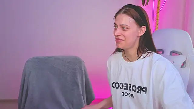 Sofia Plump online show from April 21, 2026, 9:59 am