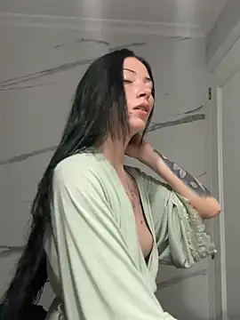 Karmenlovex online show from April 21, 2026, 8:55 pm